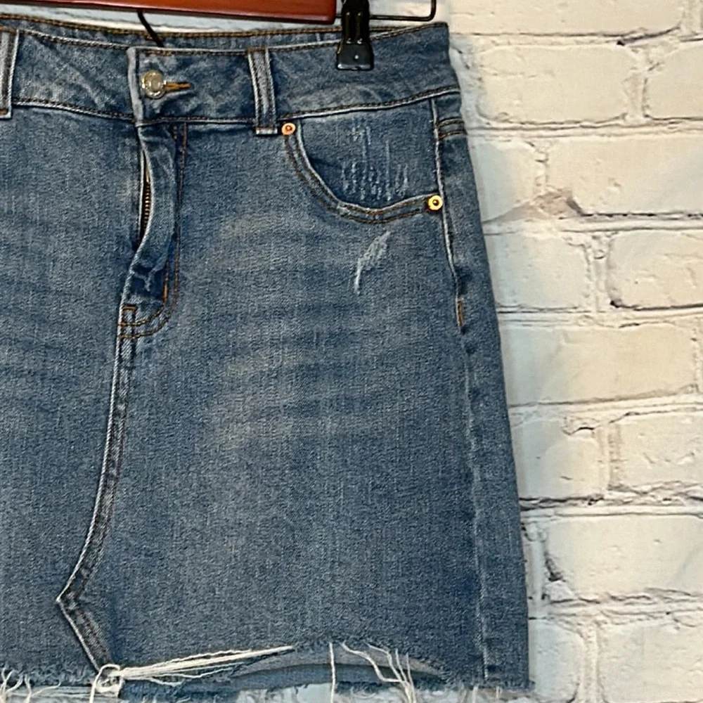 Wild Fable Distressed Straight Blue Jean Skirt Size 4 Excellent Condition